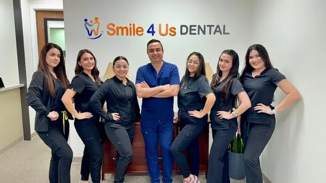El equipo de Smile4Us Dental en Houston
